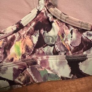 Lululemon size 8 sports bra. Good condition.